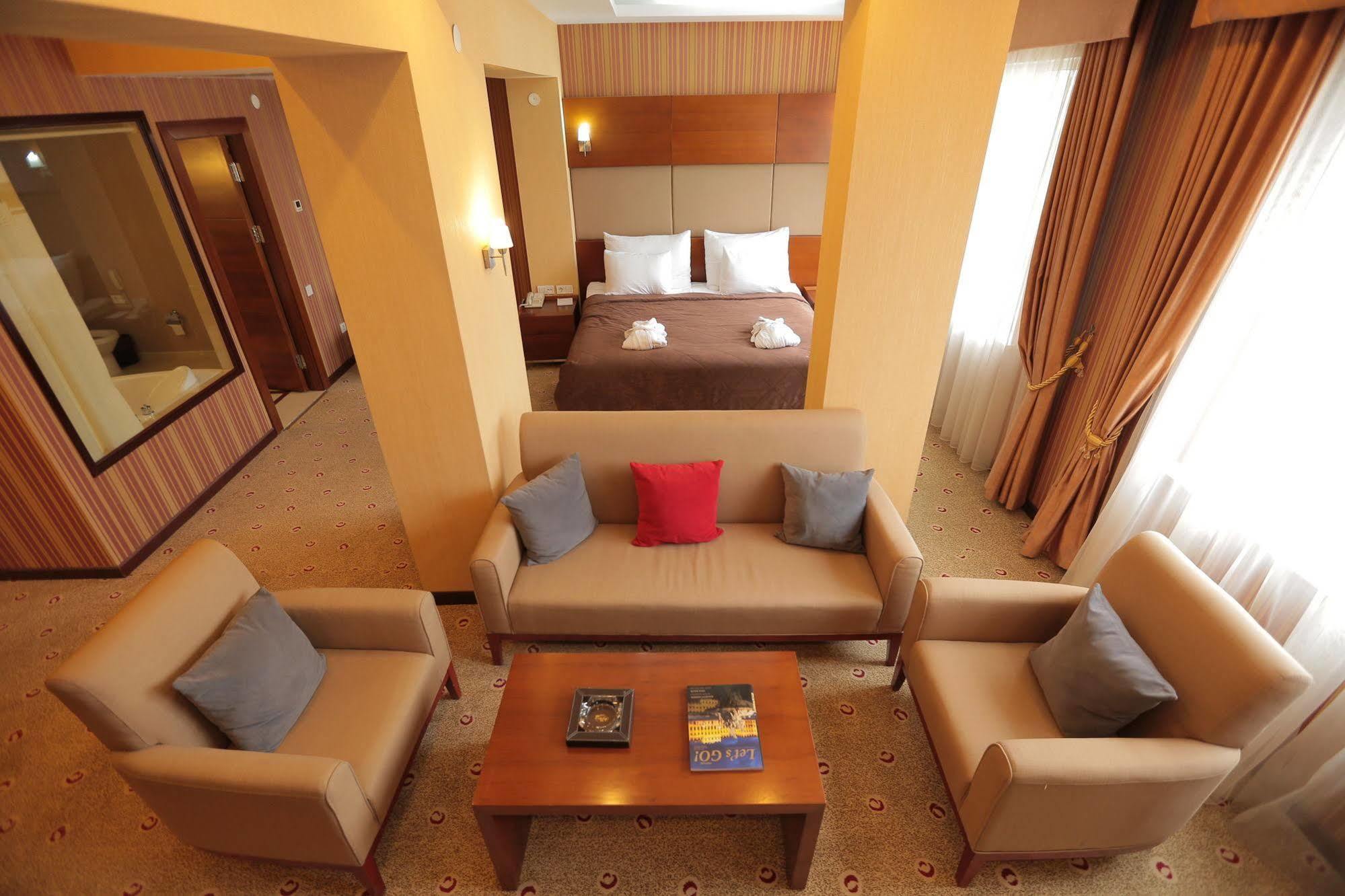 Regardal Hotel الماتي المظهر الخارجي الصورة